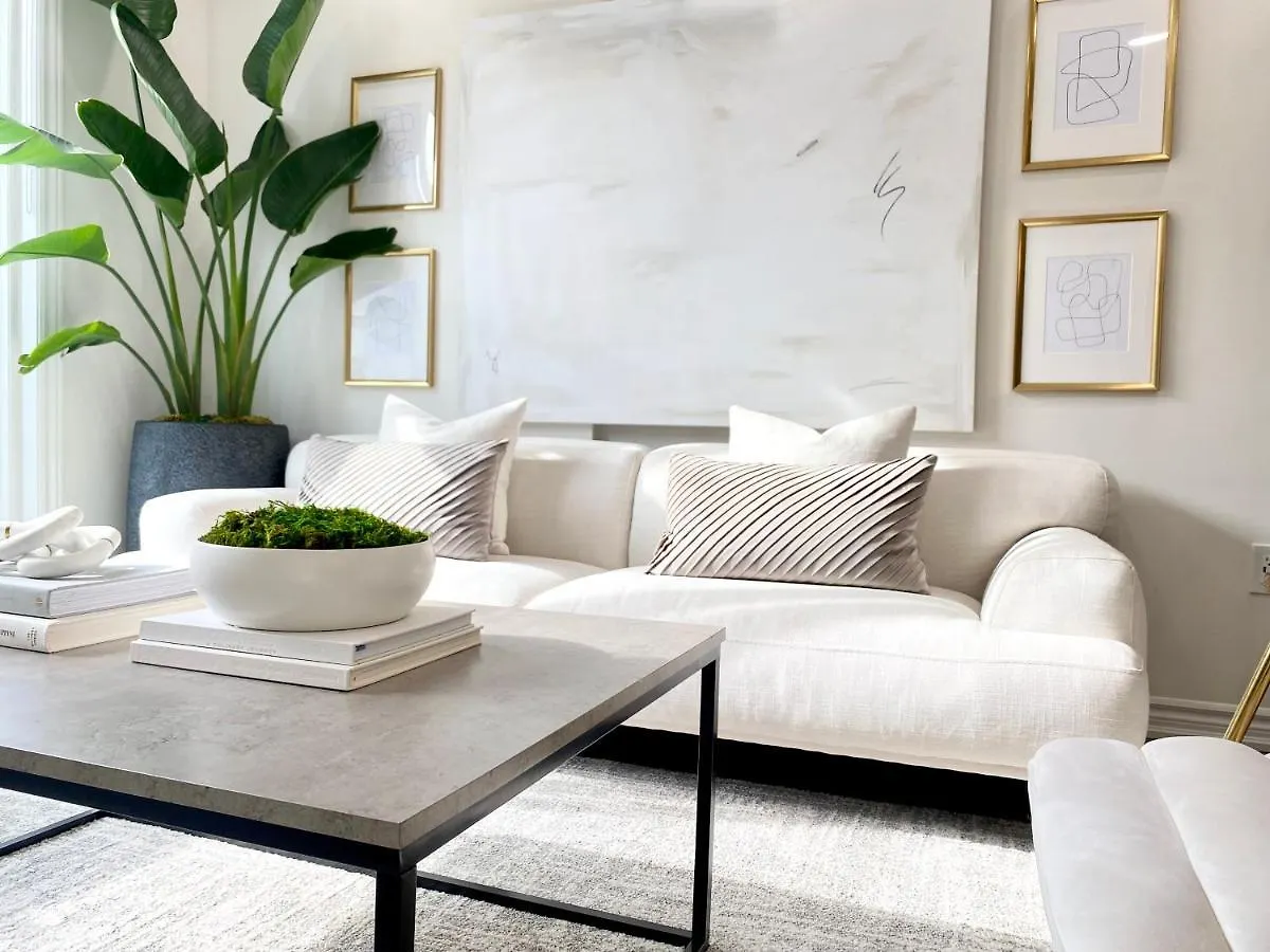 Modern And Bright Luxury Home Centrally Located In Toronto'S Gta Toronto