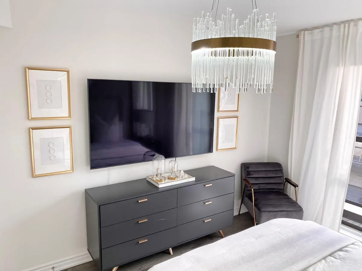Apartment Modern And Bright Luxury Home Centrally Located In Toronto'S Gta