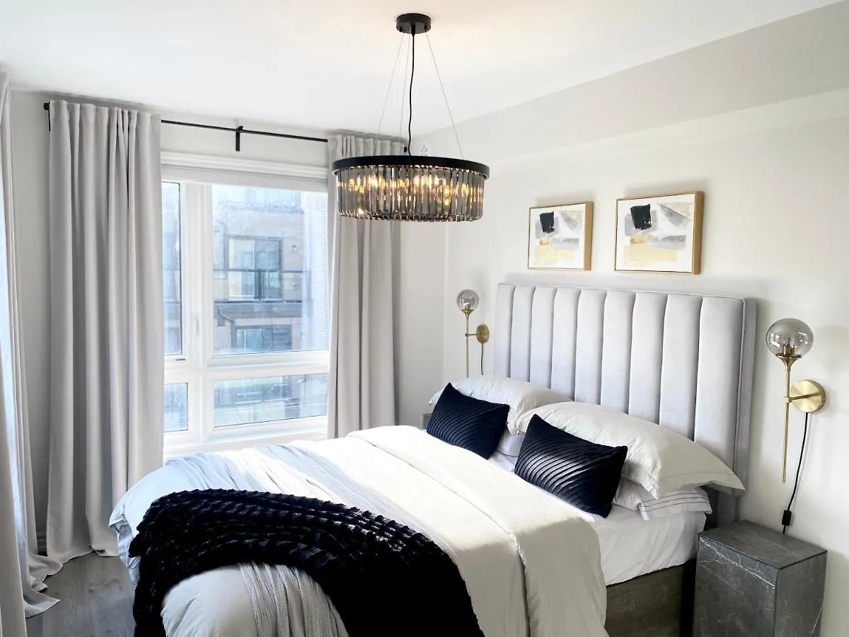 Modern And Bright Luxury Home Centrally Located In Toronto'S Gta