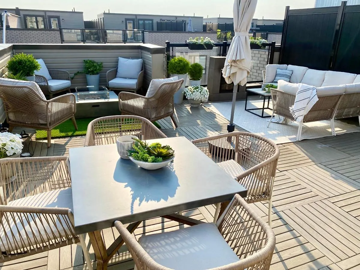 Apartment Modern And Bright Luxury Home Centrally Located In Toronto'S Gta