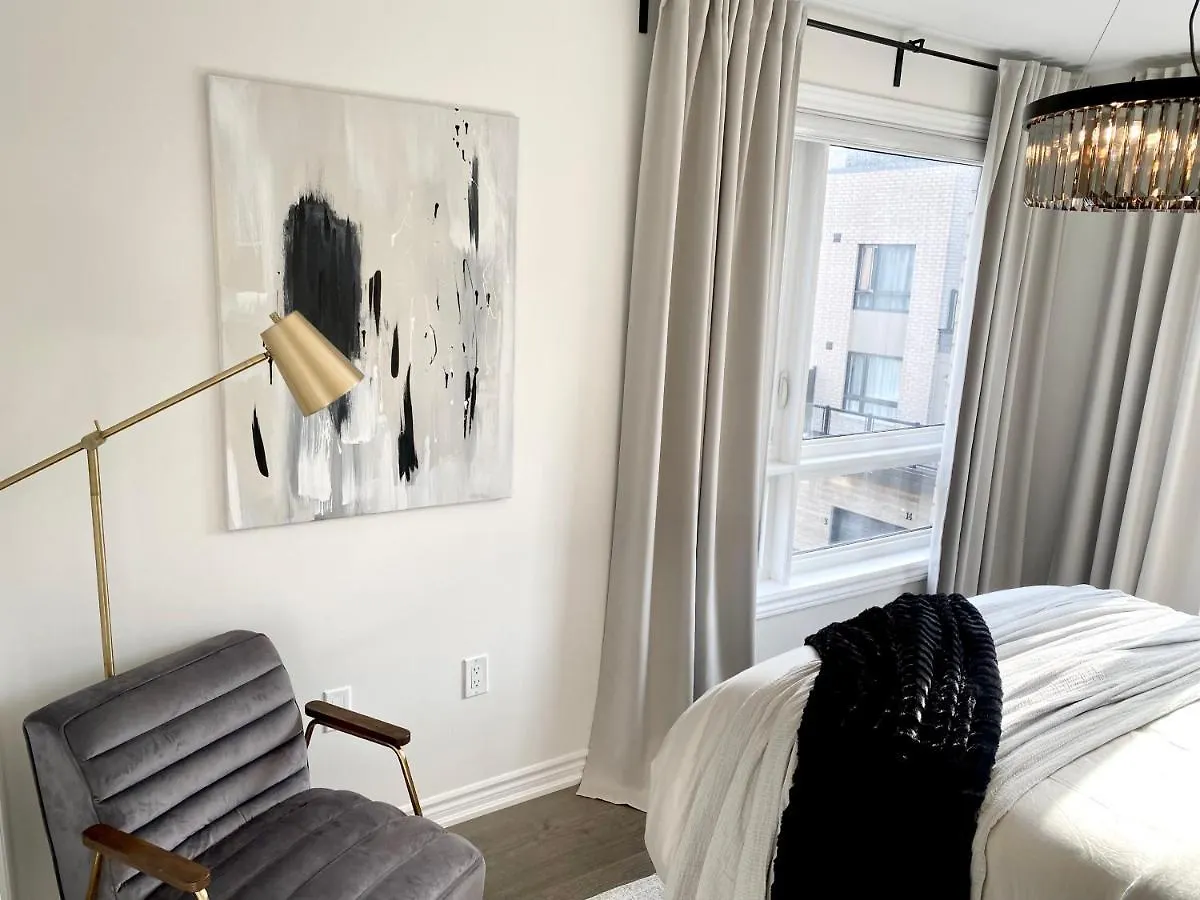 Modern And Bright Luxury Home Centrally Located In Toronto'S Gta 0*, Toronto Canada