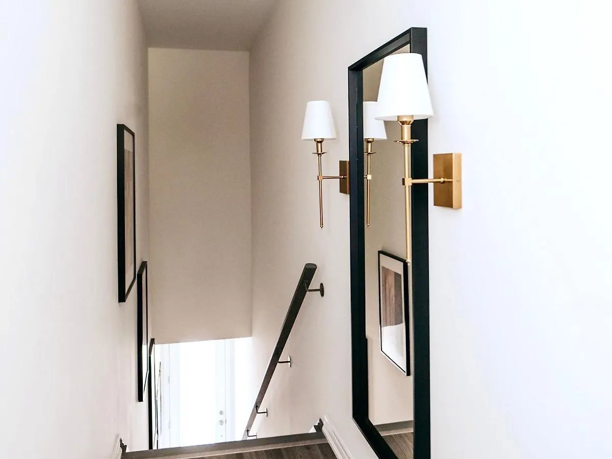 Modern And Bright Luxury Home Centrally Located In Toronto'S Gta Toronto