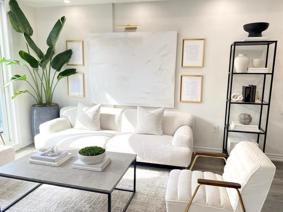 Modern And Bright Luxury Home Centrally Located In Toronto'S Gta Kanada