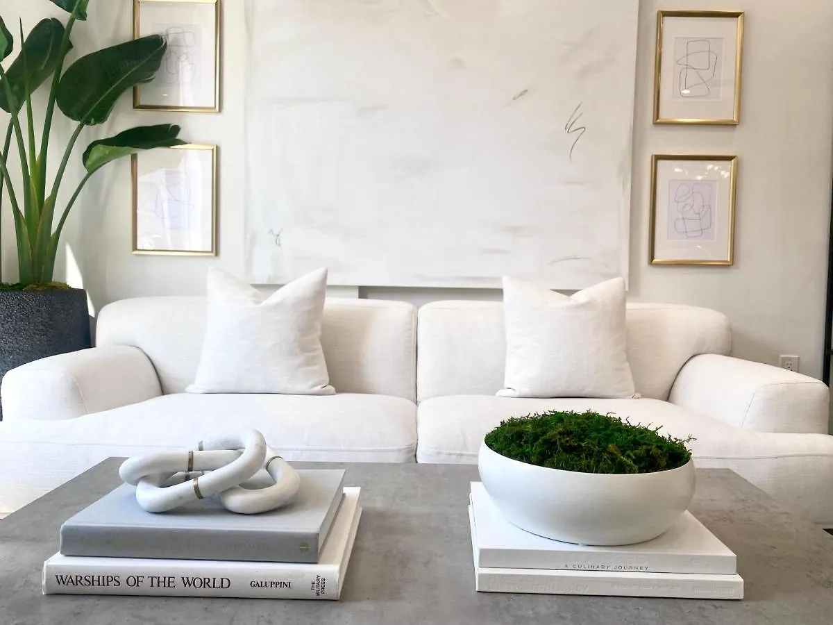 Modern And Bright Luxury Home Centrally Located In Toronto'S Gta Toronto
