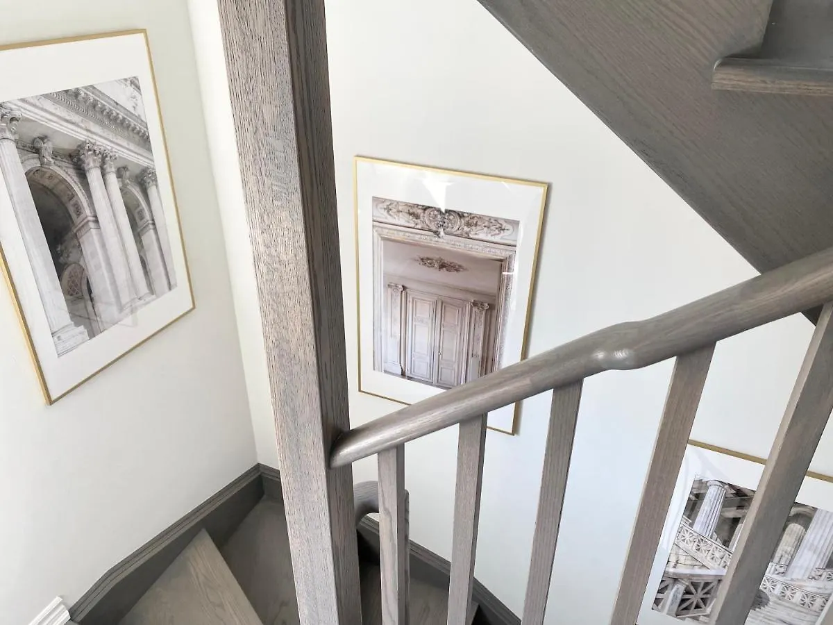 Modern And Bright Luxury Home Centrally Located In Toronto'S Gta Apartman