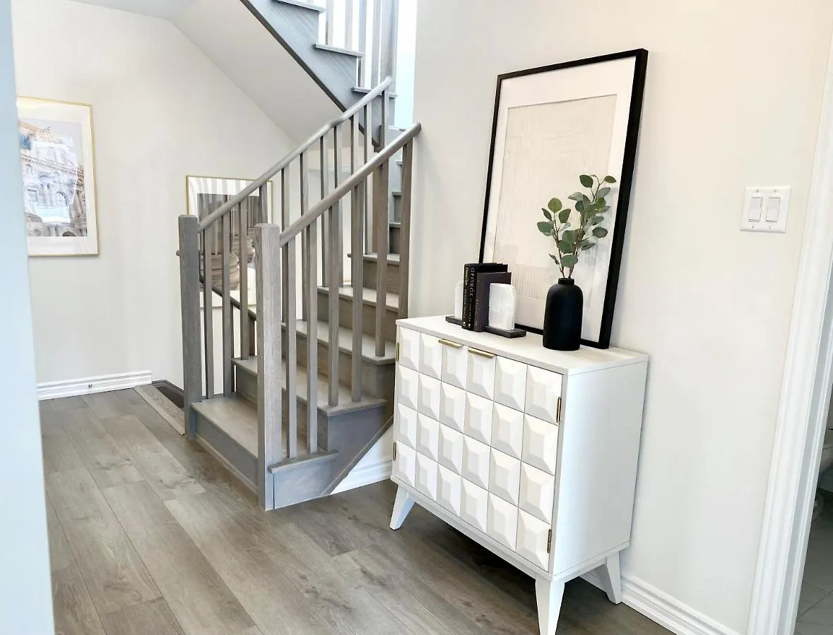 Modern And Bright Luxury Home Centrally Located In Toronto'S Gta