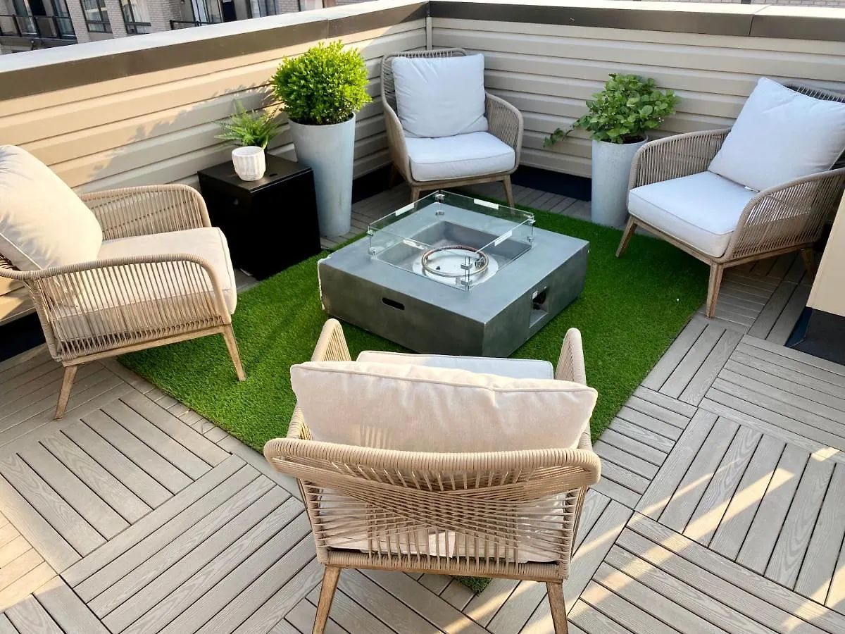 Modern And Bright Luxury Home Centrally Located In Toronto'S Gta 0*, Toronto