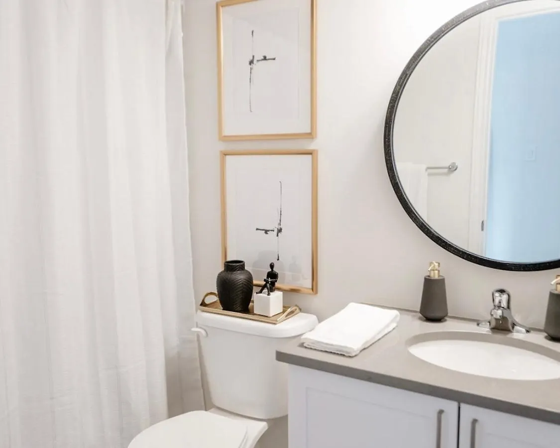 Modern And Bright Luxury Home Centrally Located In Toronto'S Gta 0*, Toronto Kanada
