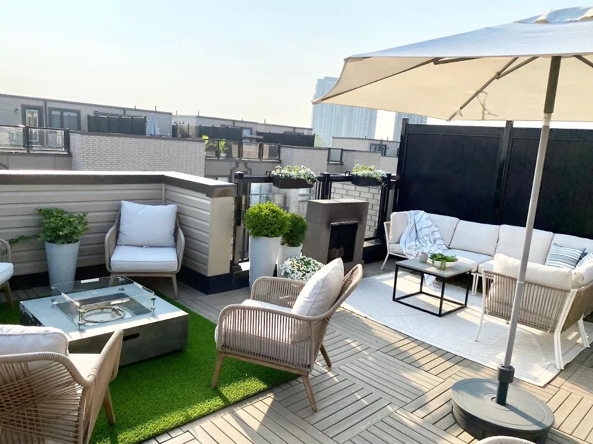 Modern And Bright Luxury Home Centrally Located In Toronto'S Gta