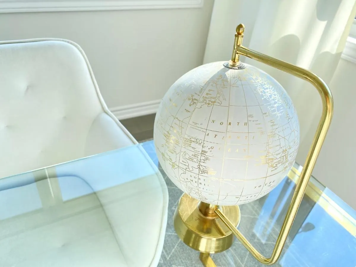 Modern And Bright Luxury Home Centrally Located In Toronto'S Gta 0*, Toronto Kanada