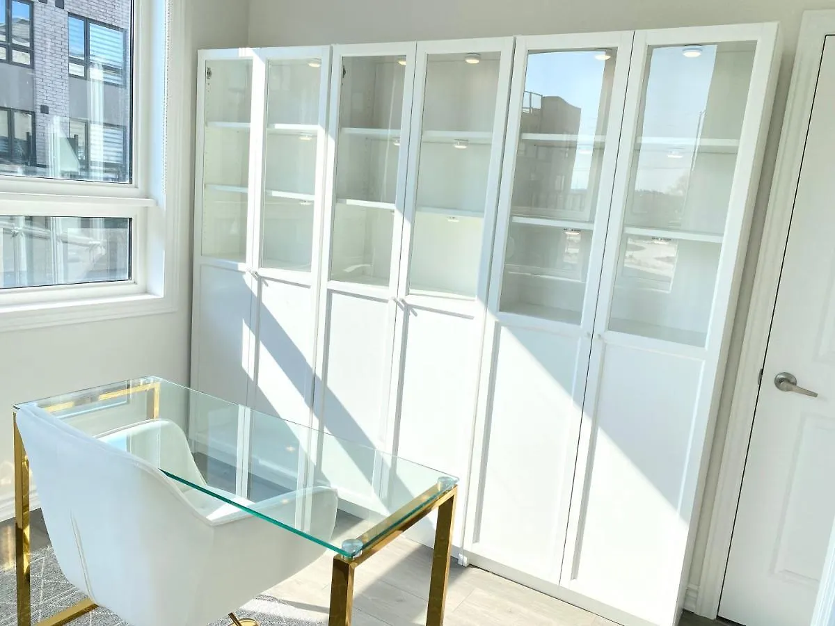 Modern And Bright Luxury Home Centrally Located In Toronto'S Gta Toronto