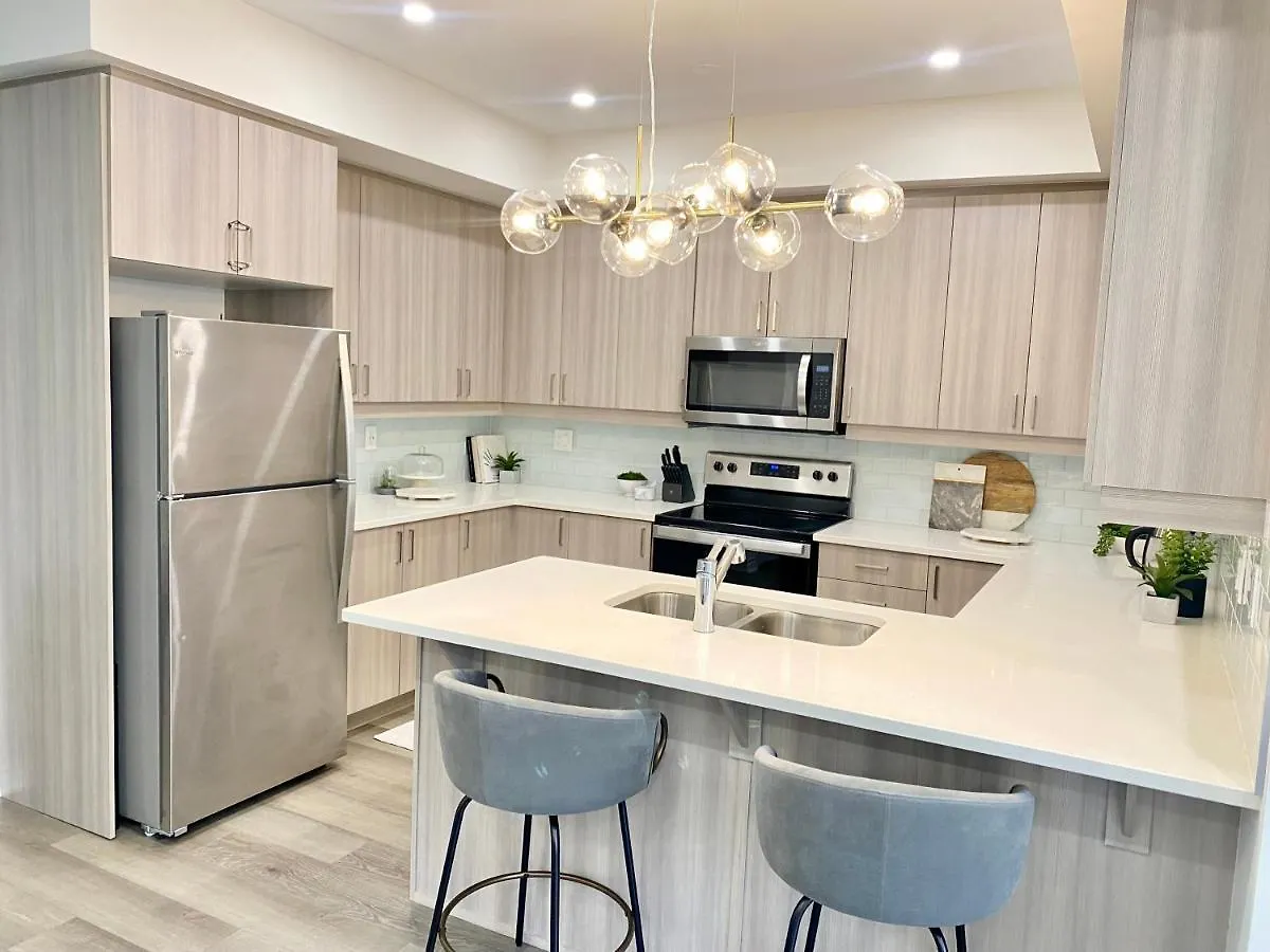 Modern And Bright Luxury Home Centrally Located In Toronto'S Gta Appartamento